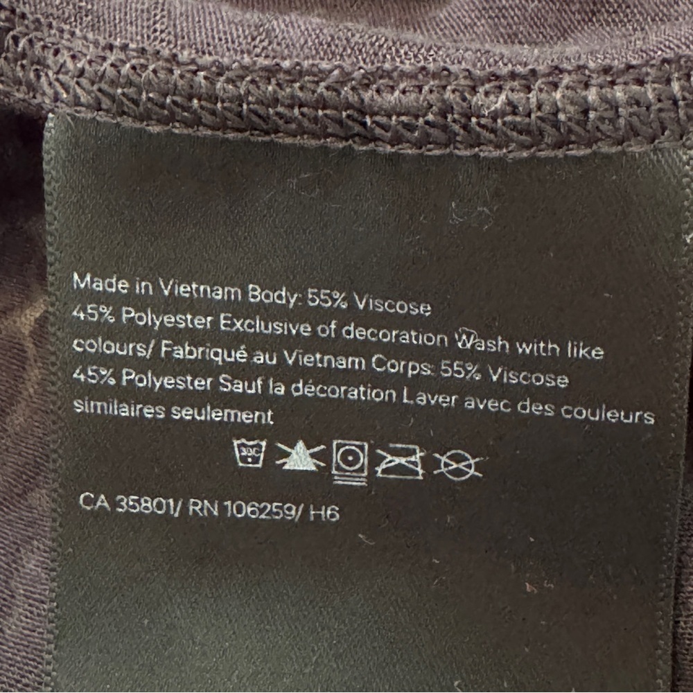 Lululemon 6 Black Loop Around Tee Relaxed Fit Sem… - image 6